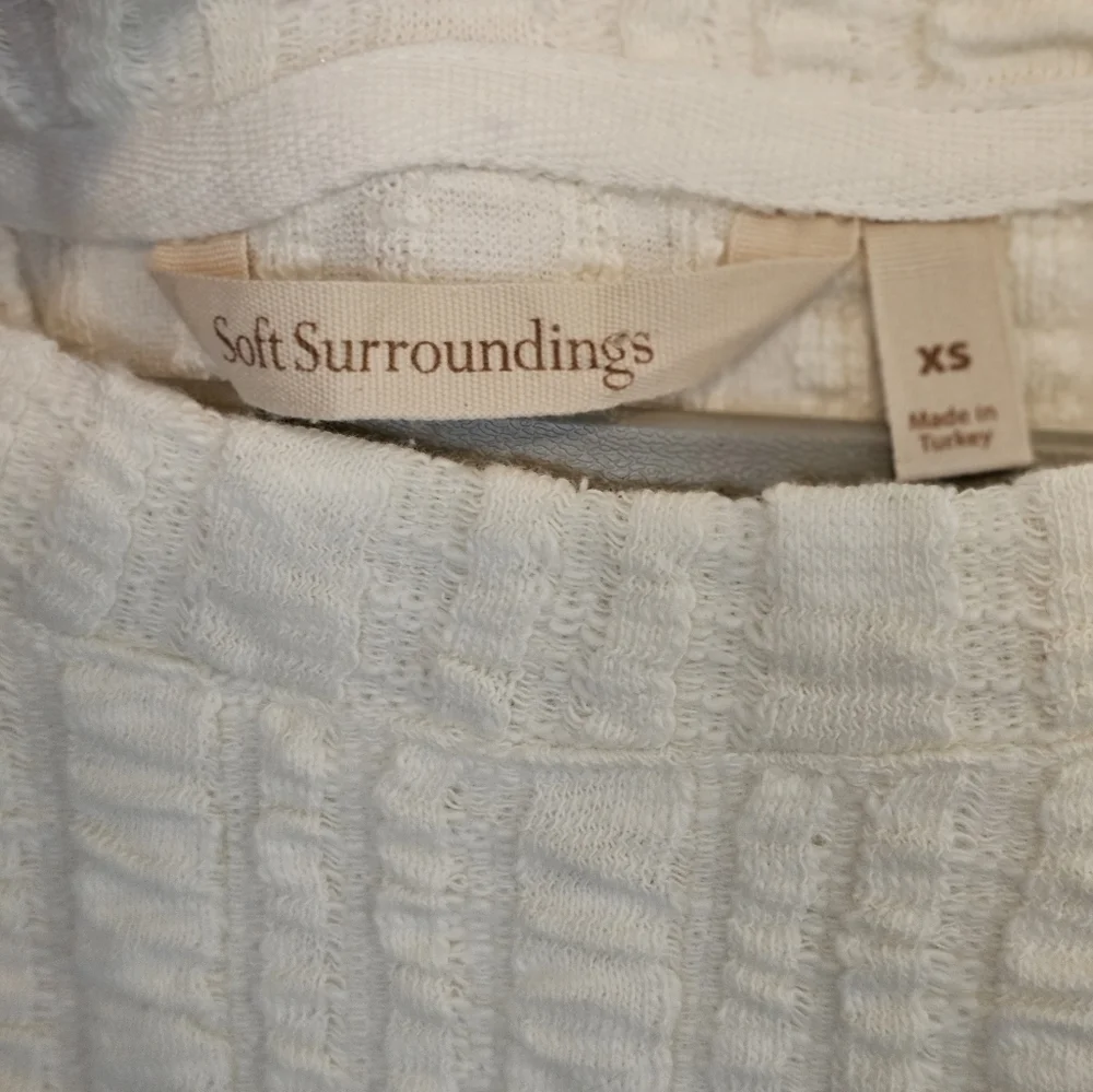 Soft Surroundings Textured  Back Button Cream Tunic Top